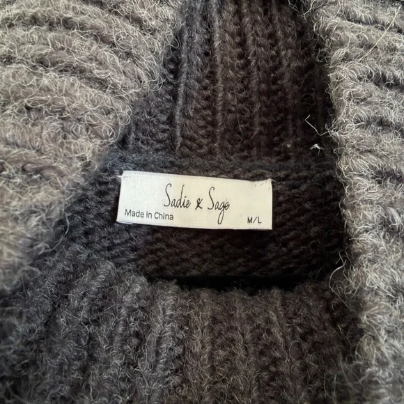 Sadie & Sage Poncho, Grey, Fringe Size M/L - Picture 2 of 7